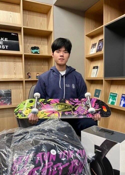 Deft Age: League Star Retires Due to Mandatory Military Service